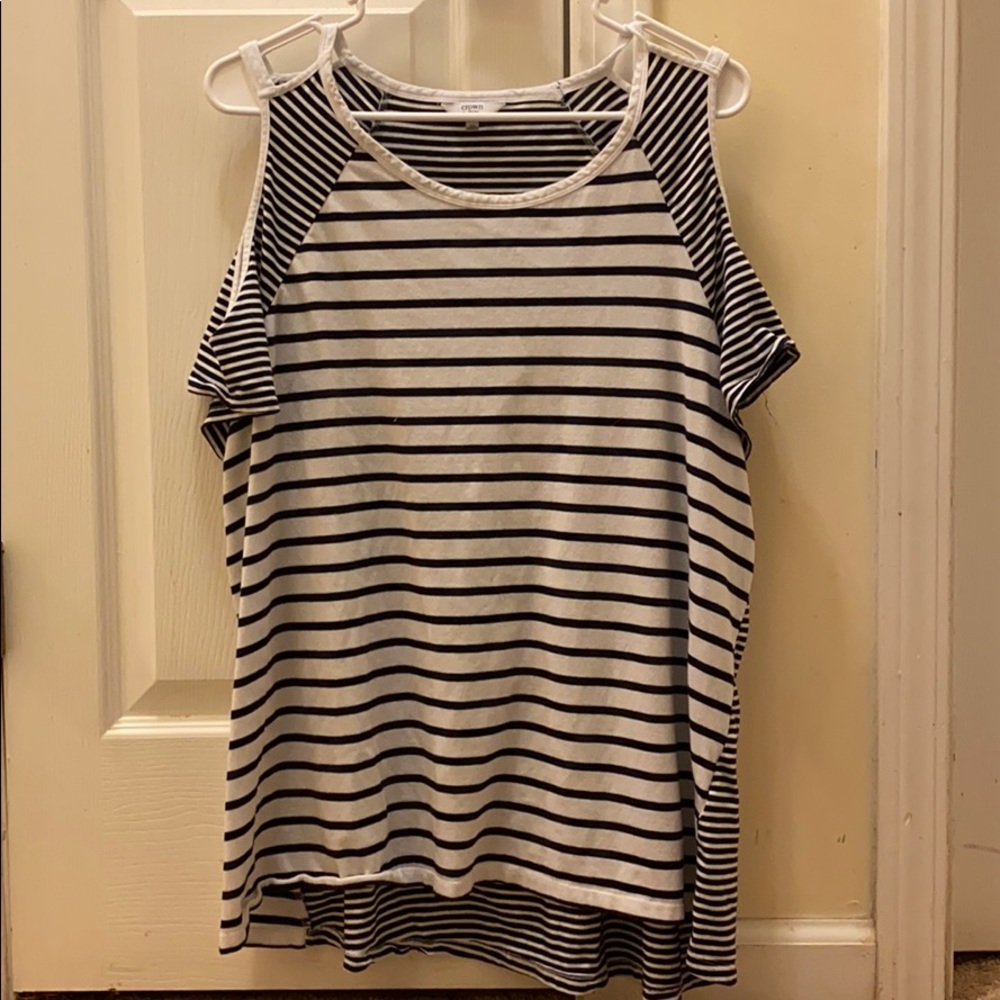 Crown Ivy cold shoulder top size xl